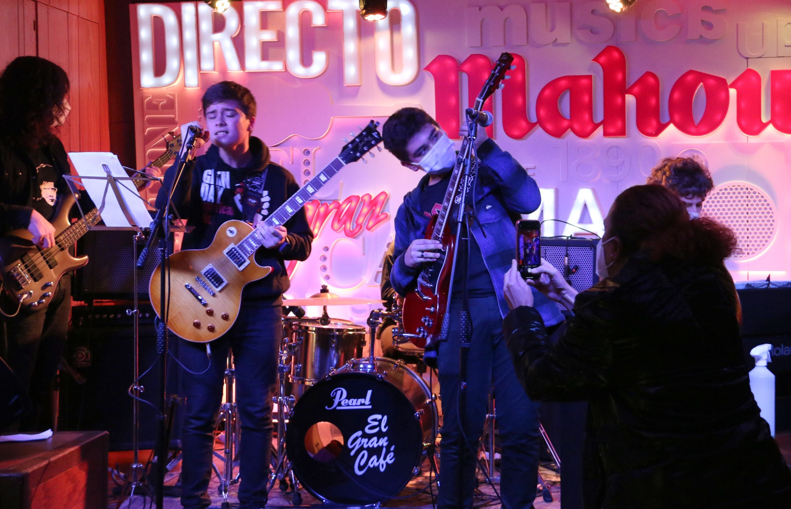 Concierto navideño de la escuela de música de Villaquilambre 'Rock Schoo León' en El Gran Café.