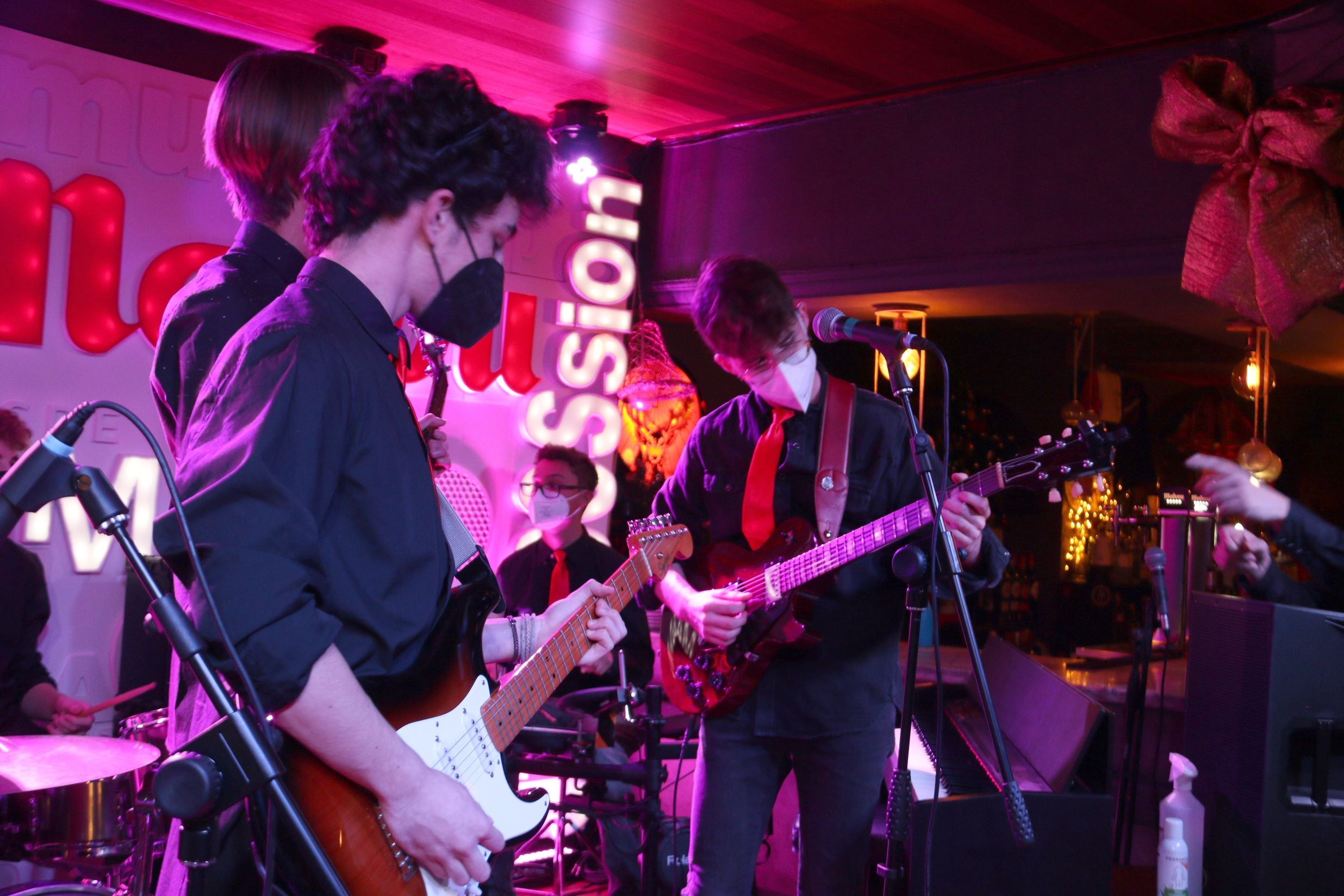 Concierto navideño de la escuela de música de Villaquilambre 'Rock Schoo León' en El Gran Café.