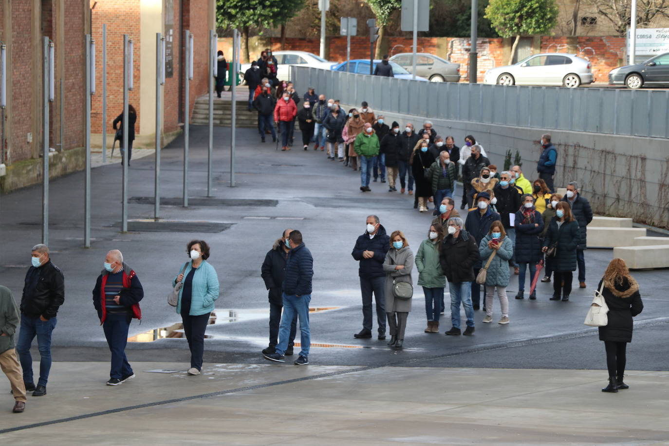 Los leoneses acuden a los nuevos llamamientos masivos de Sanidad-. 