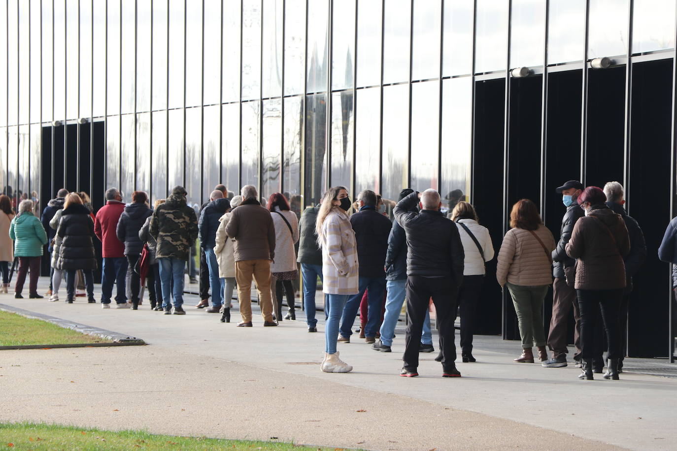 Los leoneses acuden a los nuevos llamamientos masivos de Sanidad-. 