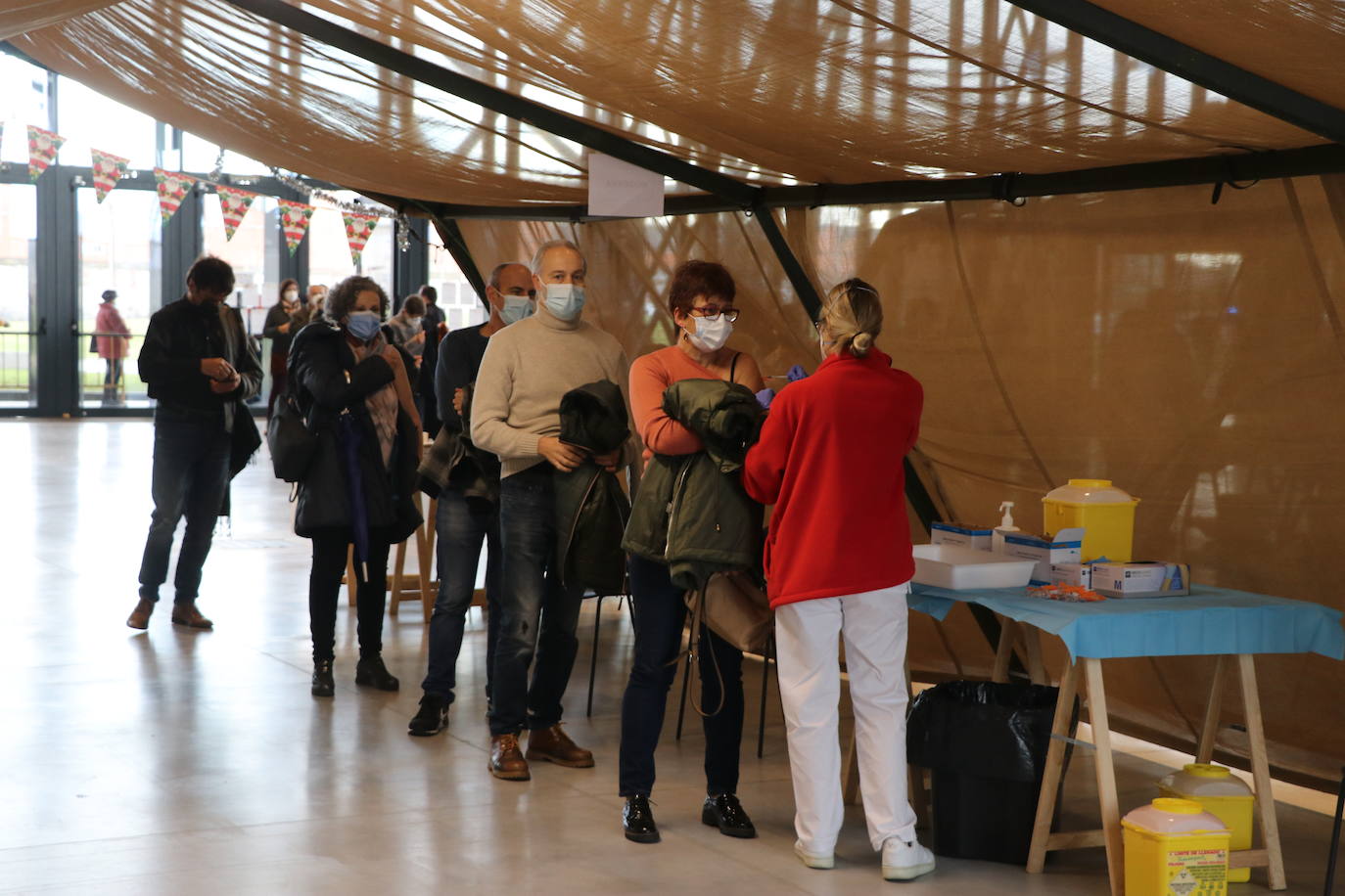 Los leoneses acuden a los nuevos llamamientos masivos de Sanidad-. 