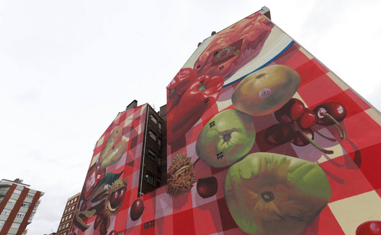 Mural que muestra los alimentos de calidad del Bierzo.