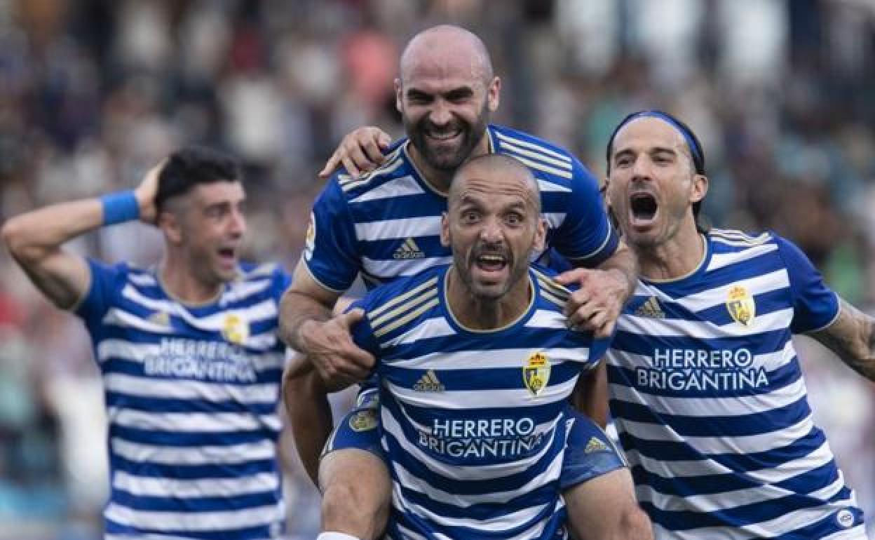 Un instante del partido disputado por la Ponferradina en el Toralín en el pasado mes de septiembre. 