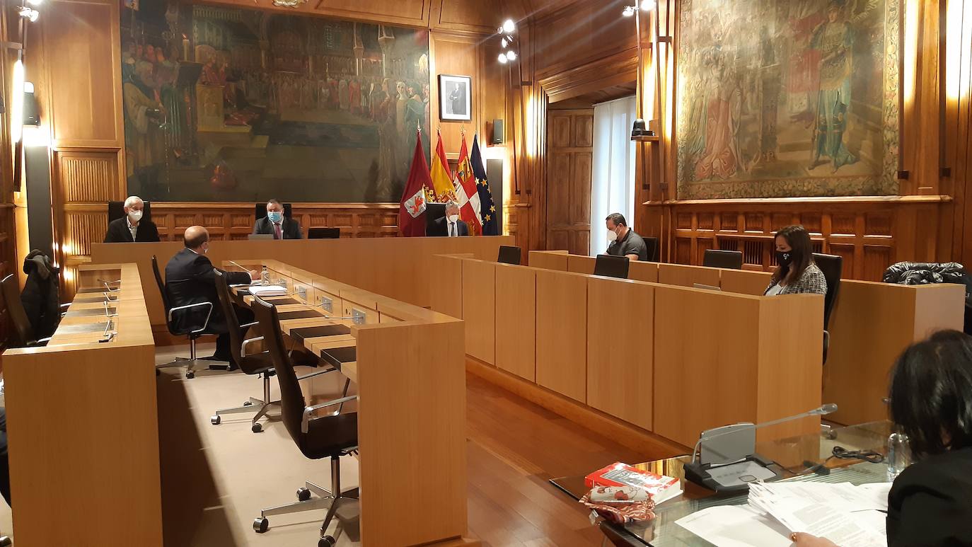 Imagen del pleno semipresencial de la Diputación de León este miércoles. 