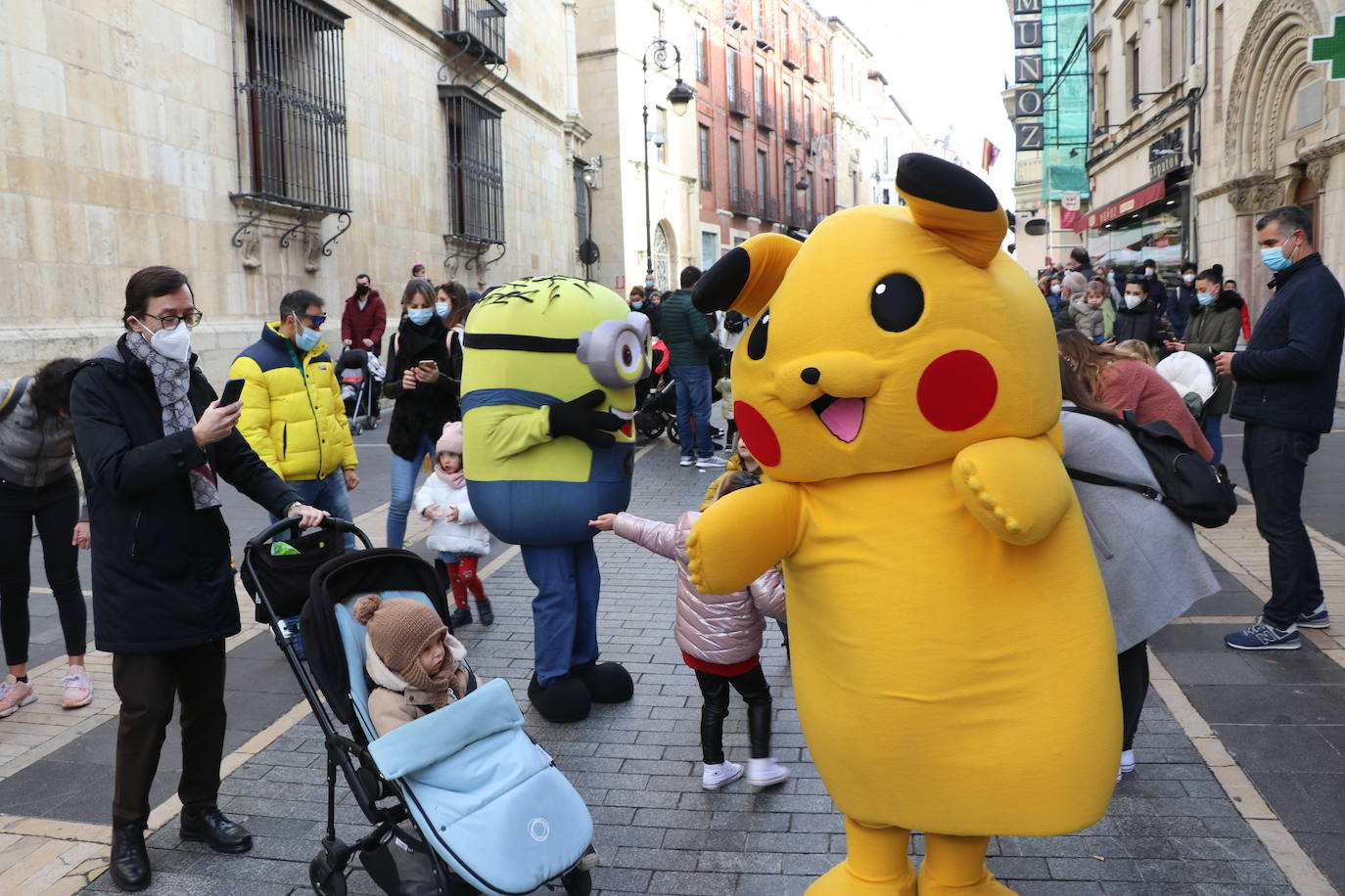 Casi una decena de ídolos de los más pequeños han vivido una jornada de ilusión por el centro de la capital.