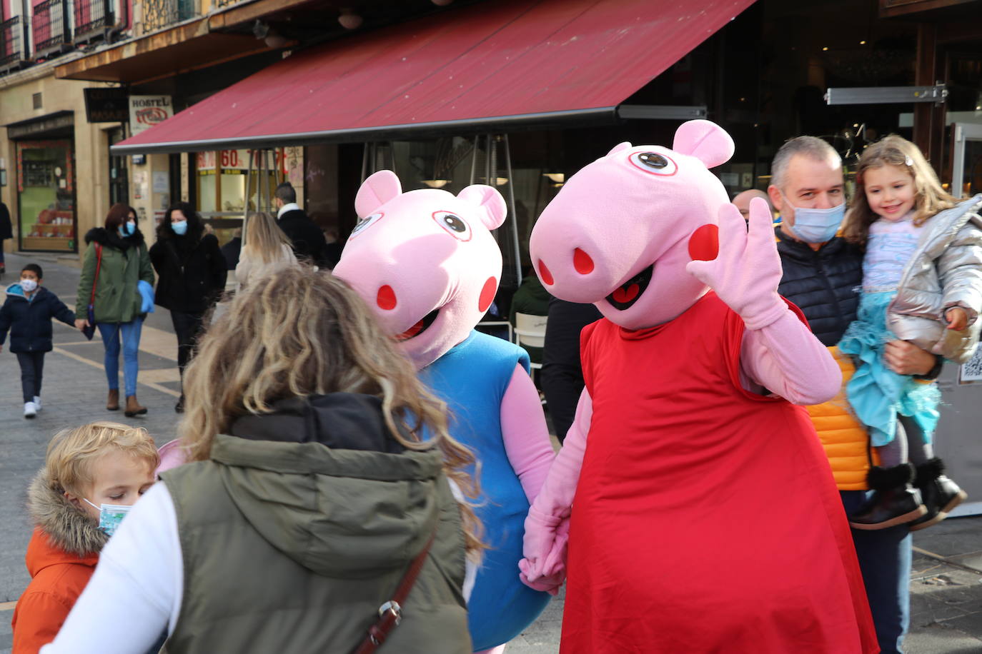 Casi una decena de ídolos de los más pequeños han vivido una jornada de ilusión por el centro de la capital.