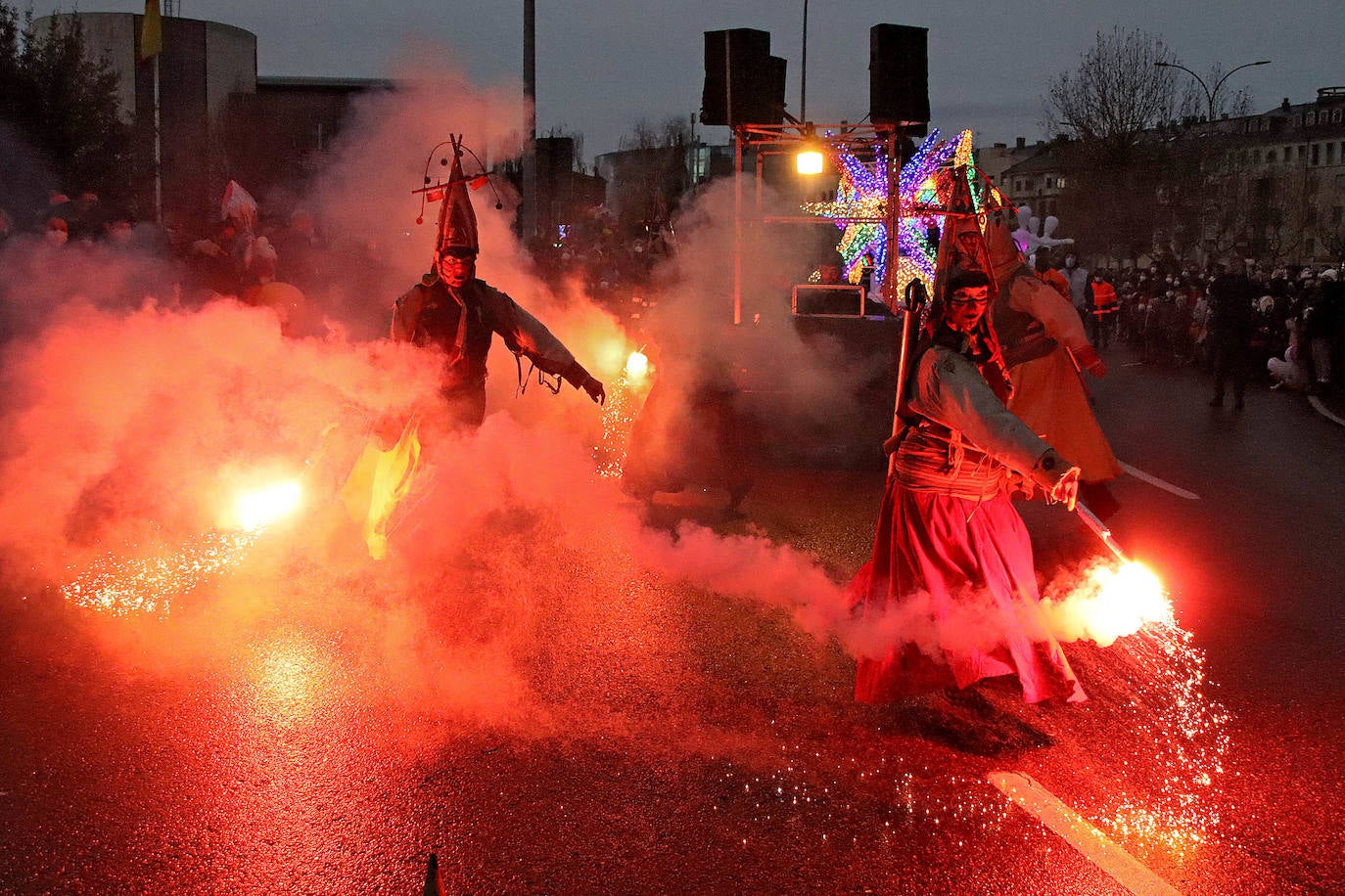 Sus Majestades los Reyes Magos de Oriente desfilan por las calles de León un una noche de Reyes mágica que retoma parte de la normalidad tras la pandemia