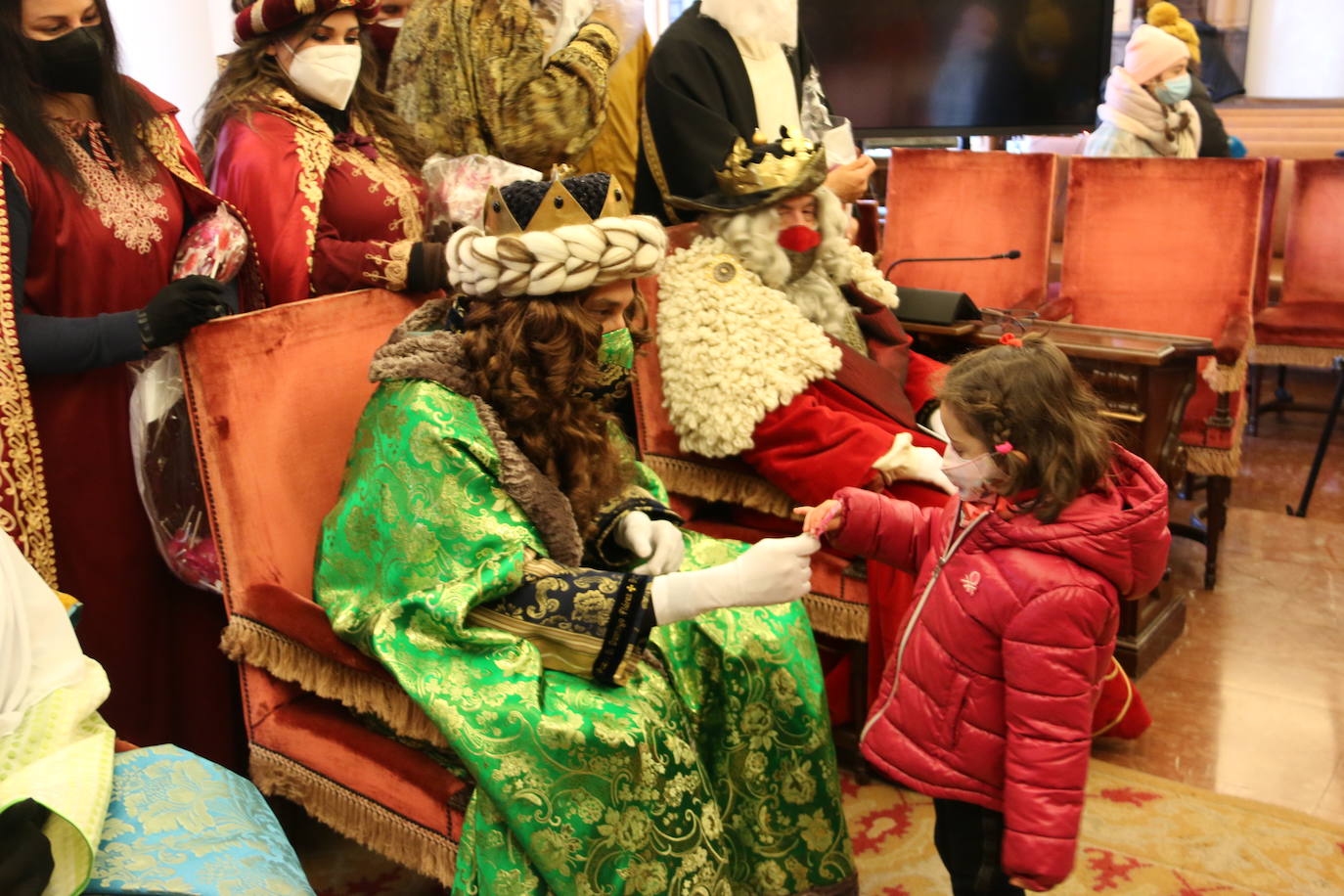 Los niños leoneses reciben a los Reyes Magos en la Estación de Renfe