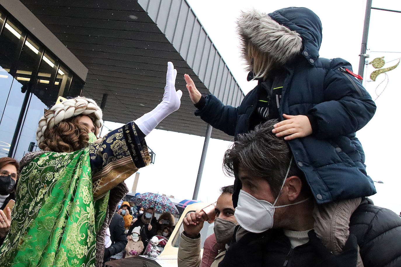 Los niños leoneses reciben a los Reyes Magos en la Estación de Renfe