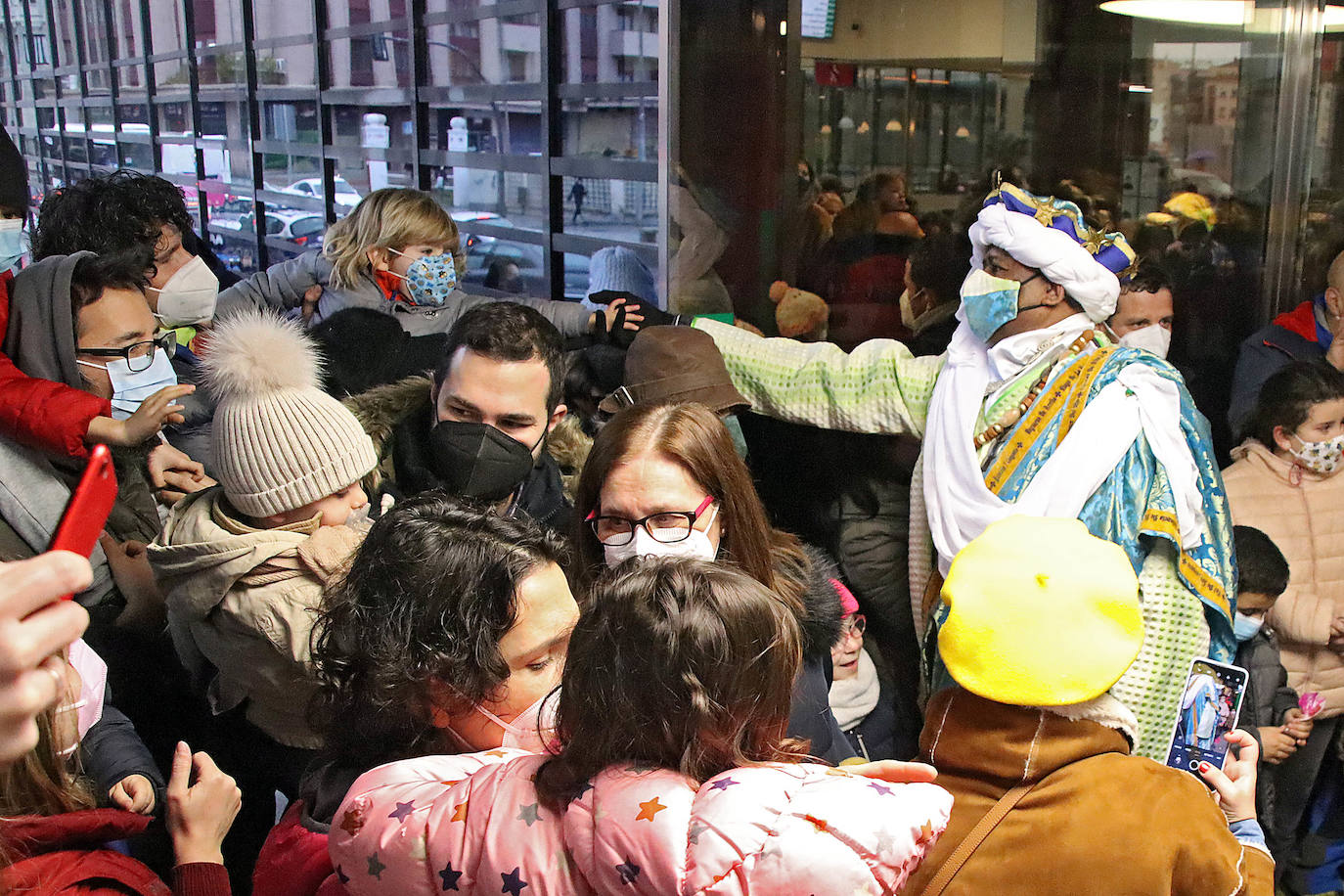 Los niños leoneses reciben a los Reyes Magos en la Estación de Renfe