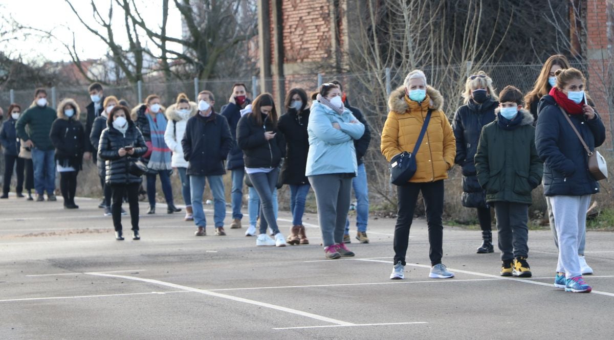 El Palacio de Exposiciones de León sigue siendo el 'fortín' leonés contra la covid-19, con la vacunación de menores y el cribado masivo como grandes 'armas' contra la pandemia