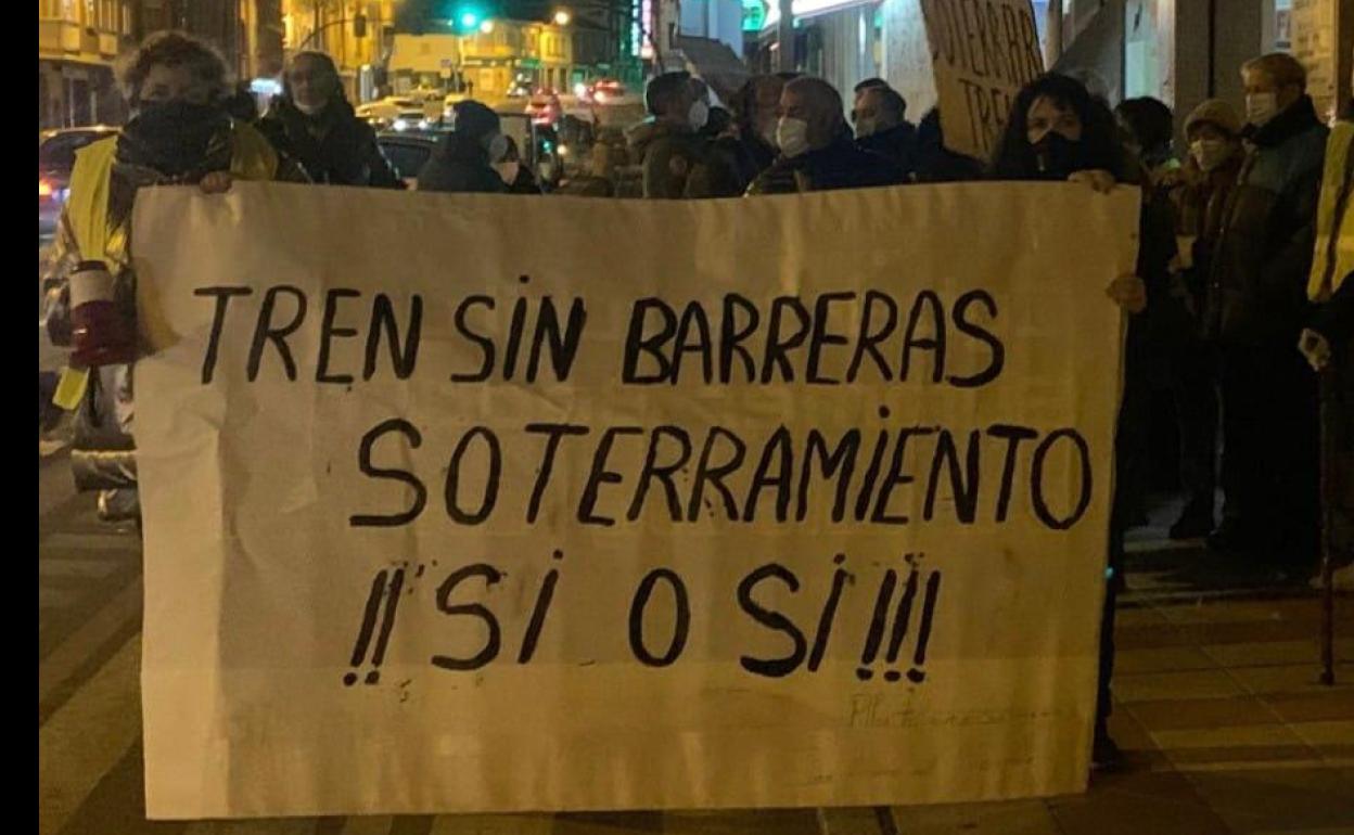 La Plataforma por el Soterramiento de San Andrés, durante una de sus concentraciones.