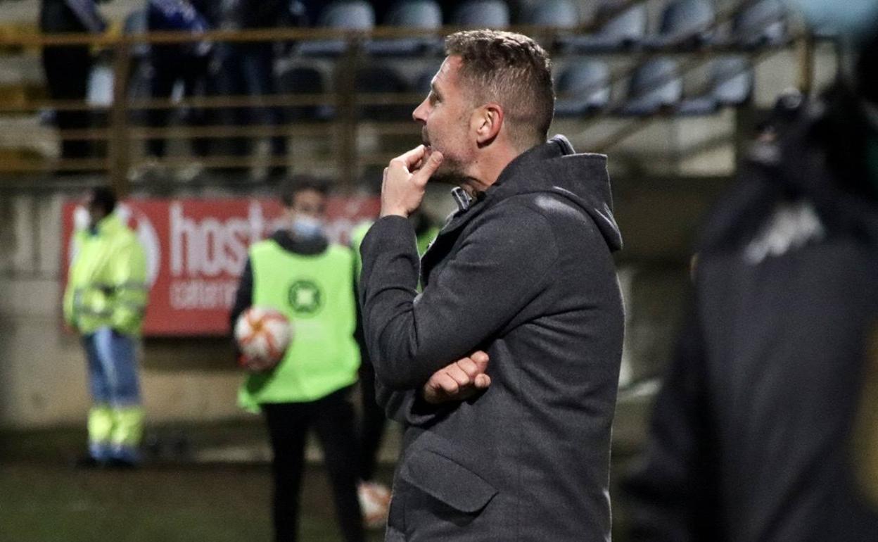 Curro Torres, en el partido de la Cultural ante el Deportivo.