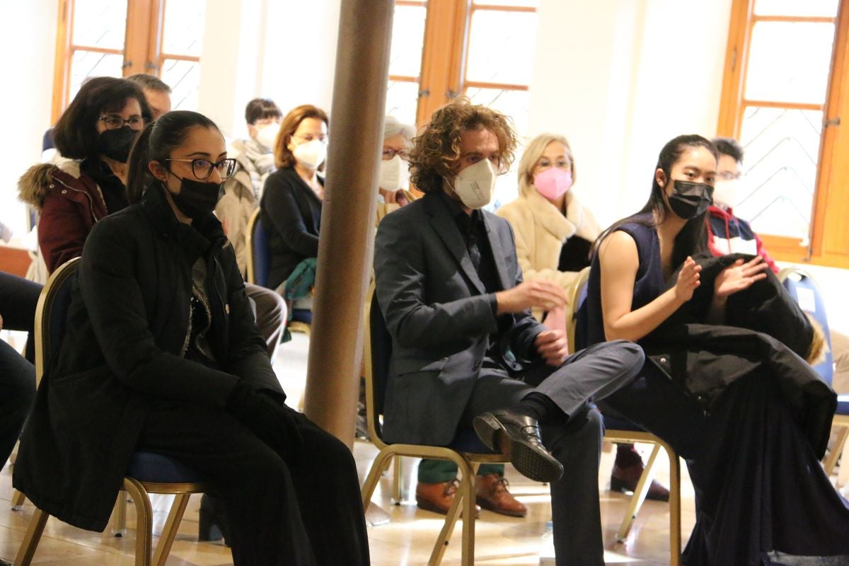 El Museo Casa Botines Gaudí y la Fundación Eutherpe han organizado el concierto de Año Nuevo en el que han participado los pupilos del maestro italiano Vincenzo Balzani.