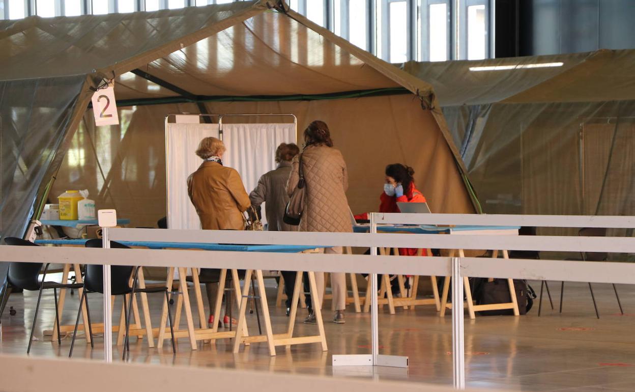 El Palacio de Exposicioens durante una jornada de vacunación.