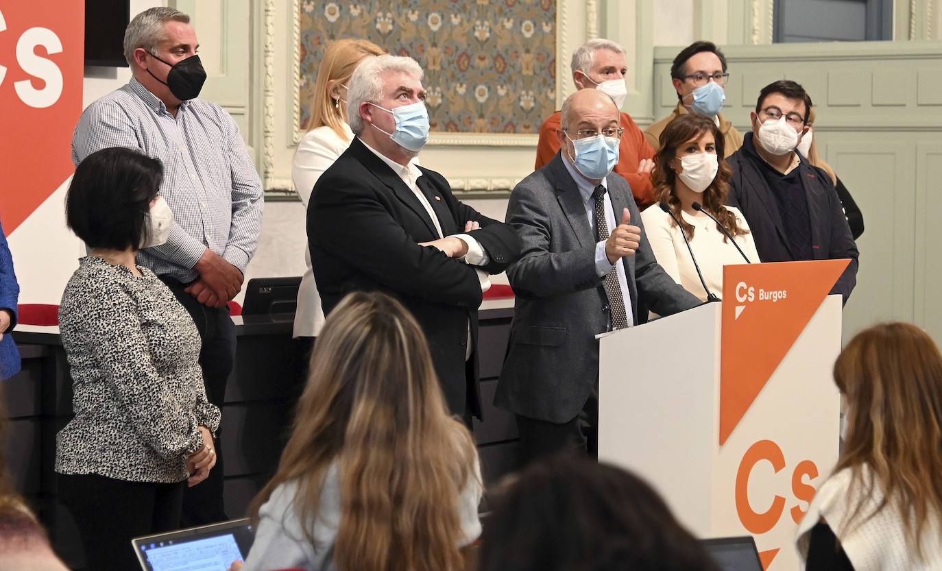 El candidato a la presidencia de la Junta de Castilla y León, Francisco Igea, y el candidato de Ciudadanos por la provincia de Burgos, José Ignacio Delgado, presentan la candidatura por Burgos de Ciudadanos a las Cortes de Castilla y León.