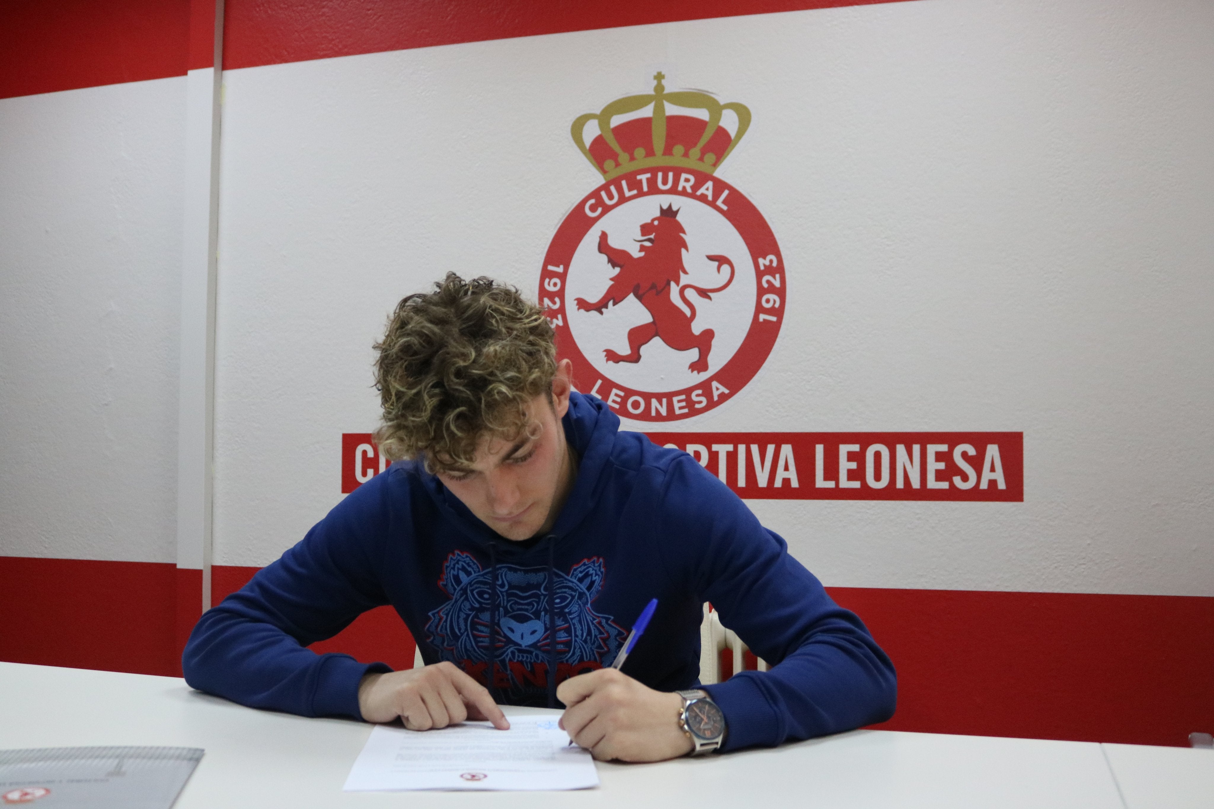 El lateral izquierdo sella su compromiso con la Cultural con el ánimo de asentarse en el primer equipo.