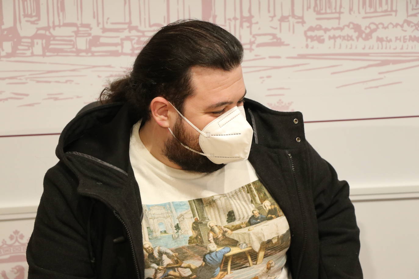 El cineasta leonés participa en dos obras nominadas a los Goya, el documental 'Mamá' y el cortometraje de animación 'Nacer'.