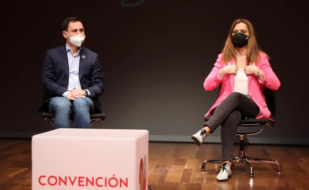 El secretario general del PSOE de León, Javier Alfonso Cendón; y la delegada del Gobierno en Castilla y León, Virginia Barcones.