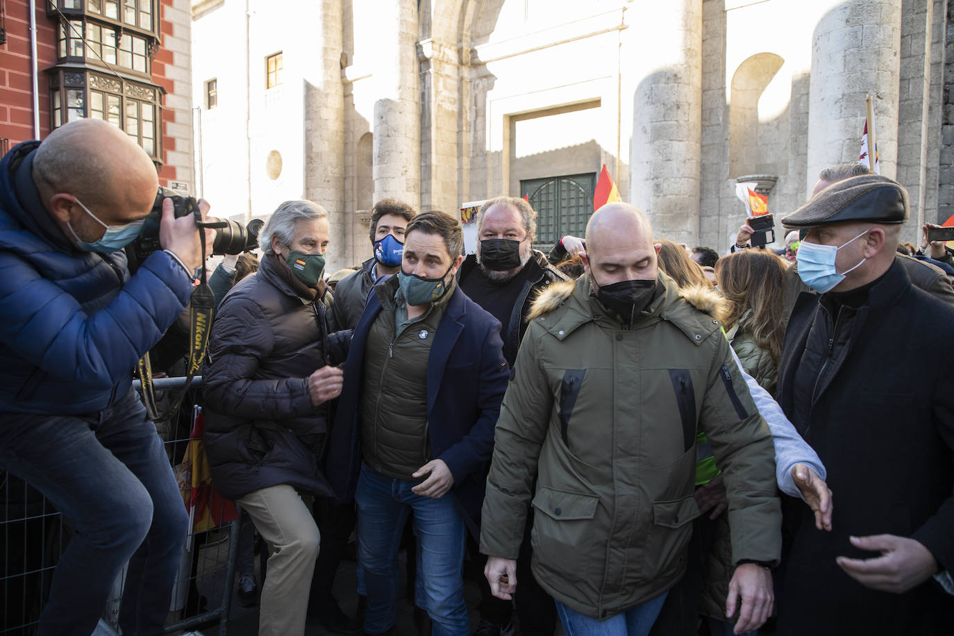 El presidente de Vox, Santiago Abascal; el secretario general, Javier Ortega-Smith, y el candidato a la Junta, Juan García-Gallardo, participan en el acto de presentación de candidaturas a las elecciones autonómicas a las Cortes.