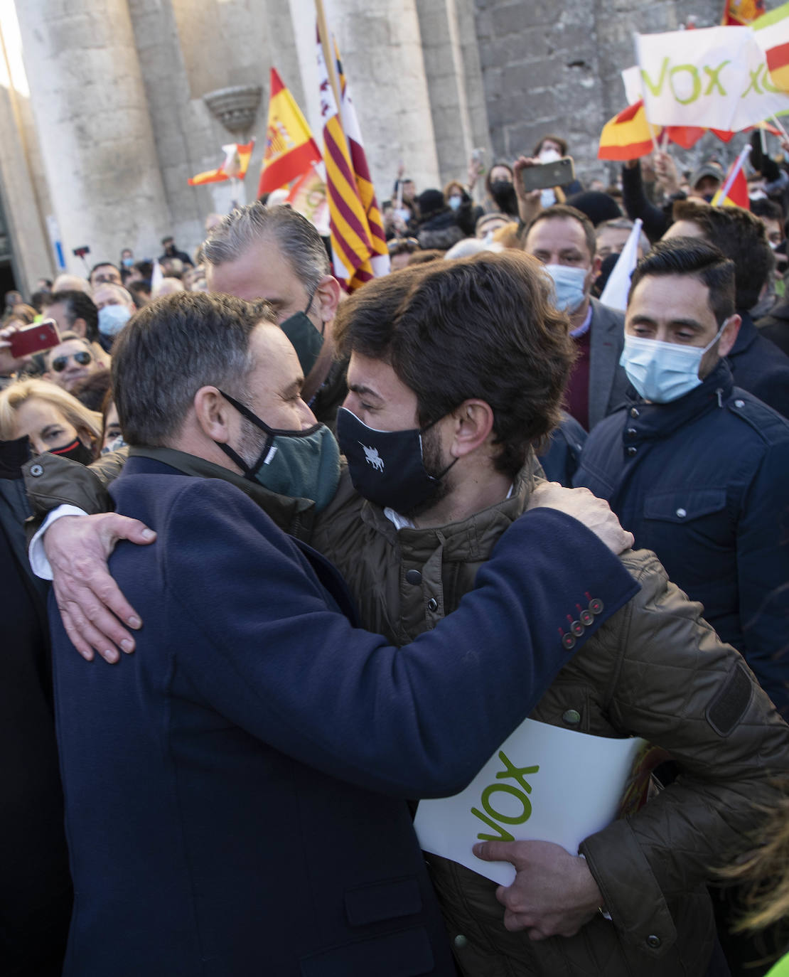 El presidente de Vox, Santiago Abascal; el secretario general, Javier Ortega-Smith, y el candidato a la Junta, Juan García-Gallardo, participan en el acto de presentación de candidaturas a las elecciones autonómicas a las Cortes.