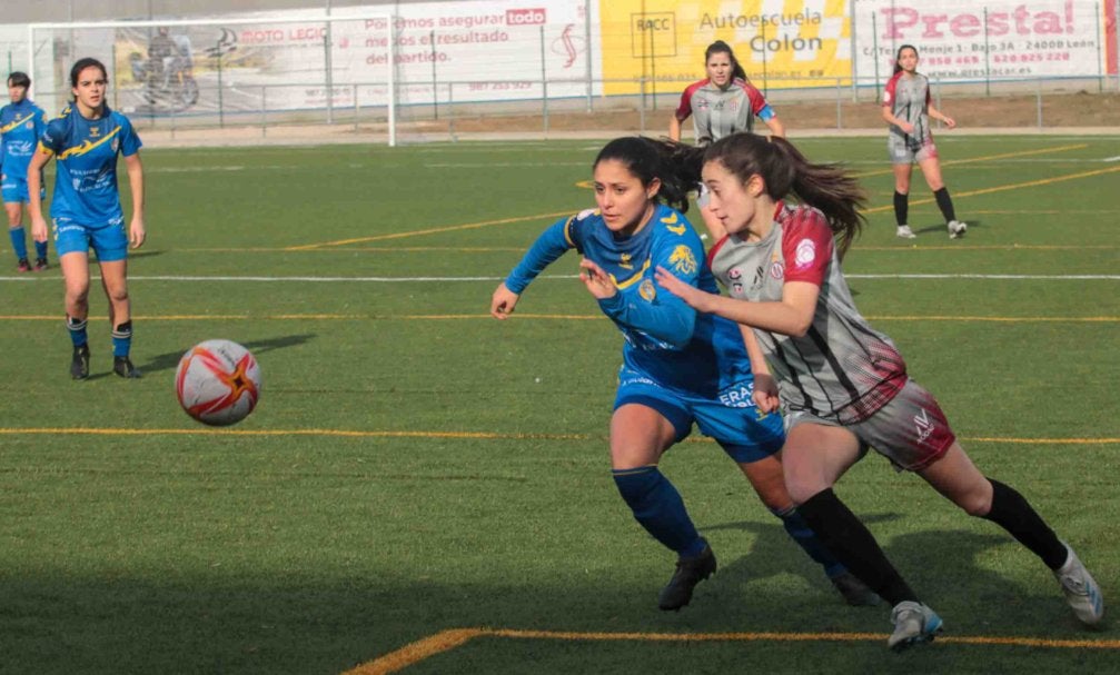 El conjunto leonés se impone al Versalles con goles de Claudia y Paula González .