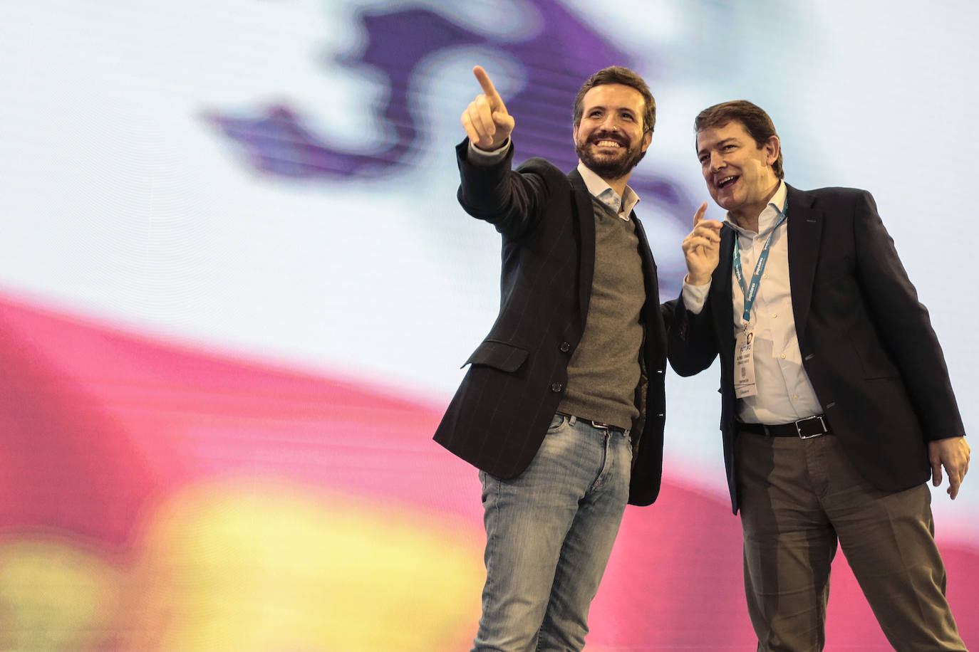 El presidente del PP, Pablo Casado asiste al XIV Congreso del partido de Castilla y León. Junto a él, el presidente autonómico, Alfonso Fernández Mañueco.