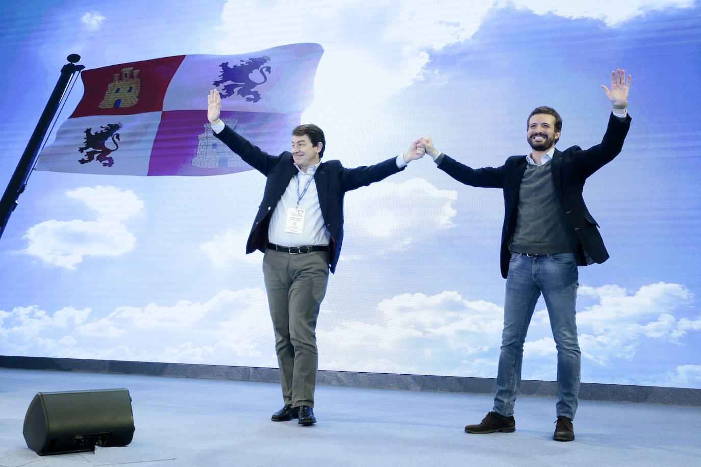 El presidente del PP, Pablo Casado asiste al XIV Congreso del partido de Castilla y León. Junto a él, el presidente autonómico, Alfonso Fernández Mañueco.