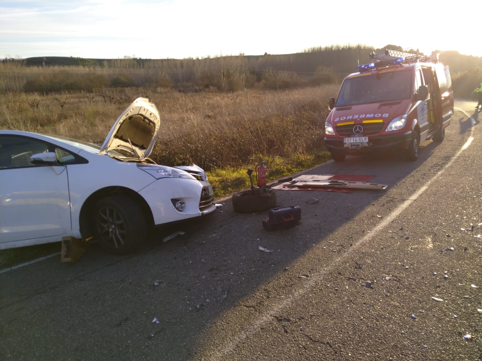 Imagen del otro vehículo afectado en la colisión frontal entre dos turismos en la carretera de Cacabelos a Arganza.