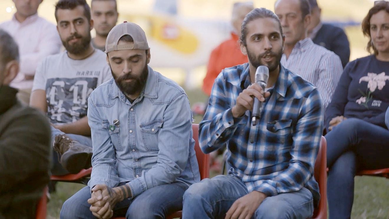 La localidad de la montaña leonesa vuelve a lanzar un ofertón para conseguir dar vida a su único bar. Juanjo y Pablo, que se hicieron cargo del mismo en el programa 'Volando voy' del aventurero leonés Jesús Calleja, finalmente se echaron atrás en el reto. Ahora bar y vivienda salen a adjudicación por 250 euros al mes. 