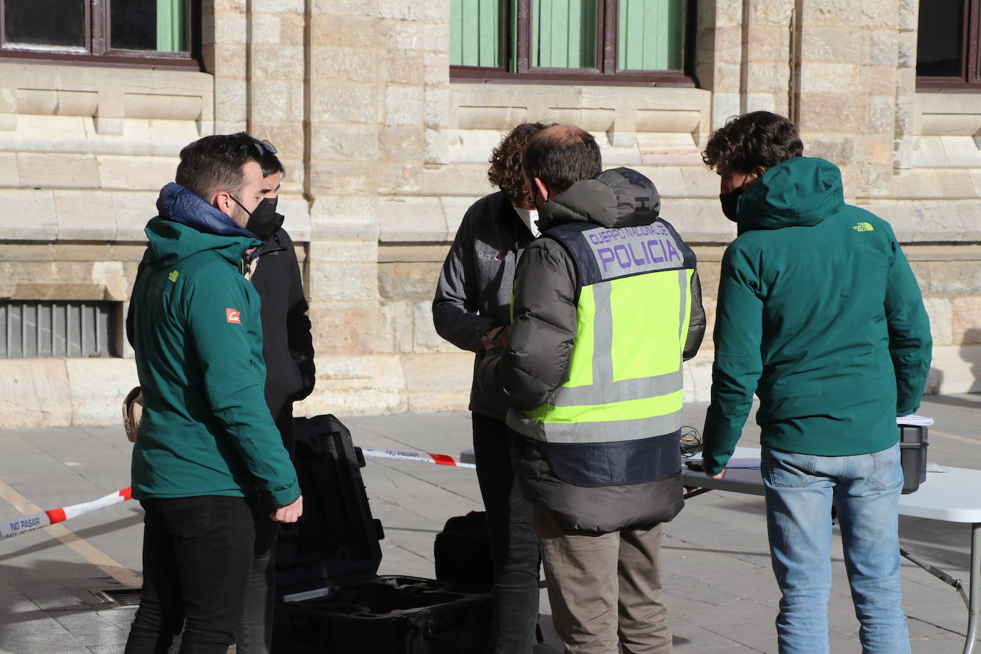 Primer vuelo del dron de Tecnosylva sobre la Catedral de León. 