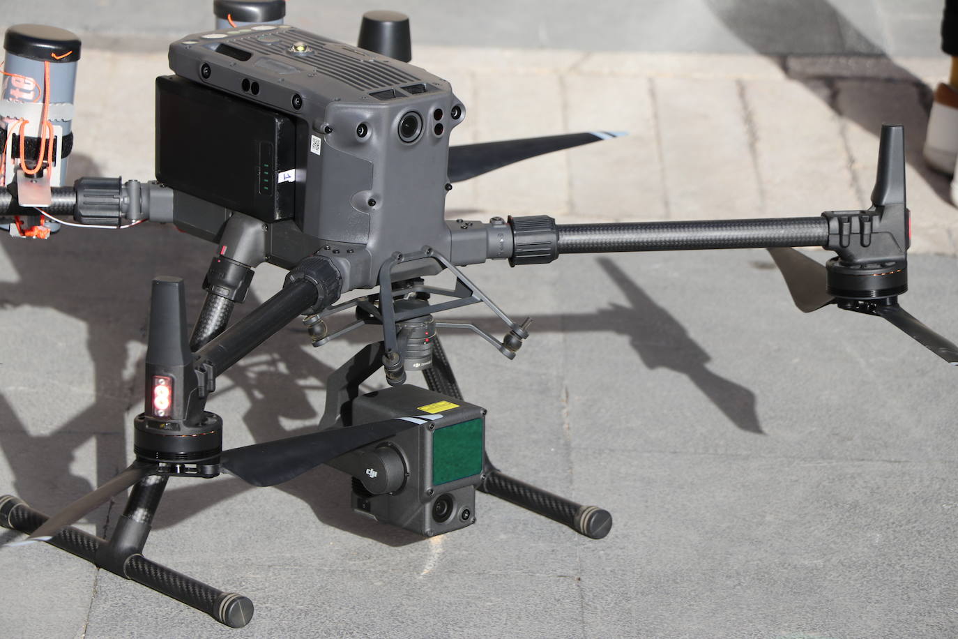 Primer vuelo del dron de Tecnosylva sobre la Catedral de León. 