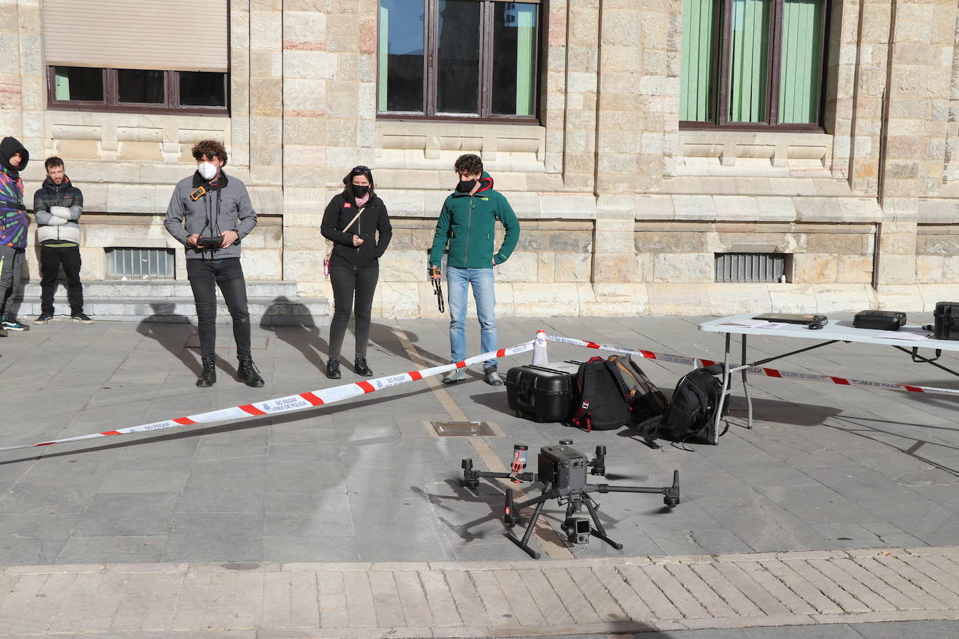 Primer vuelo del dron de Tecnosylva sobre la Catedral de León. 