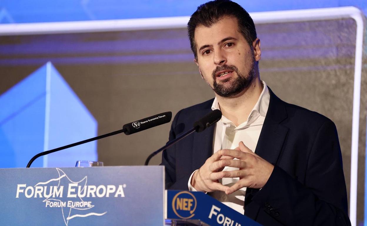 Desayuno informativo del Fórum Europa con el secretario general del PSOE de Castilla y León y candidato a la Junta, Luis Tudanca, quien será presentado Por la ministra de Economía, Nadia Calviño.