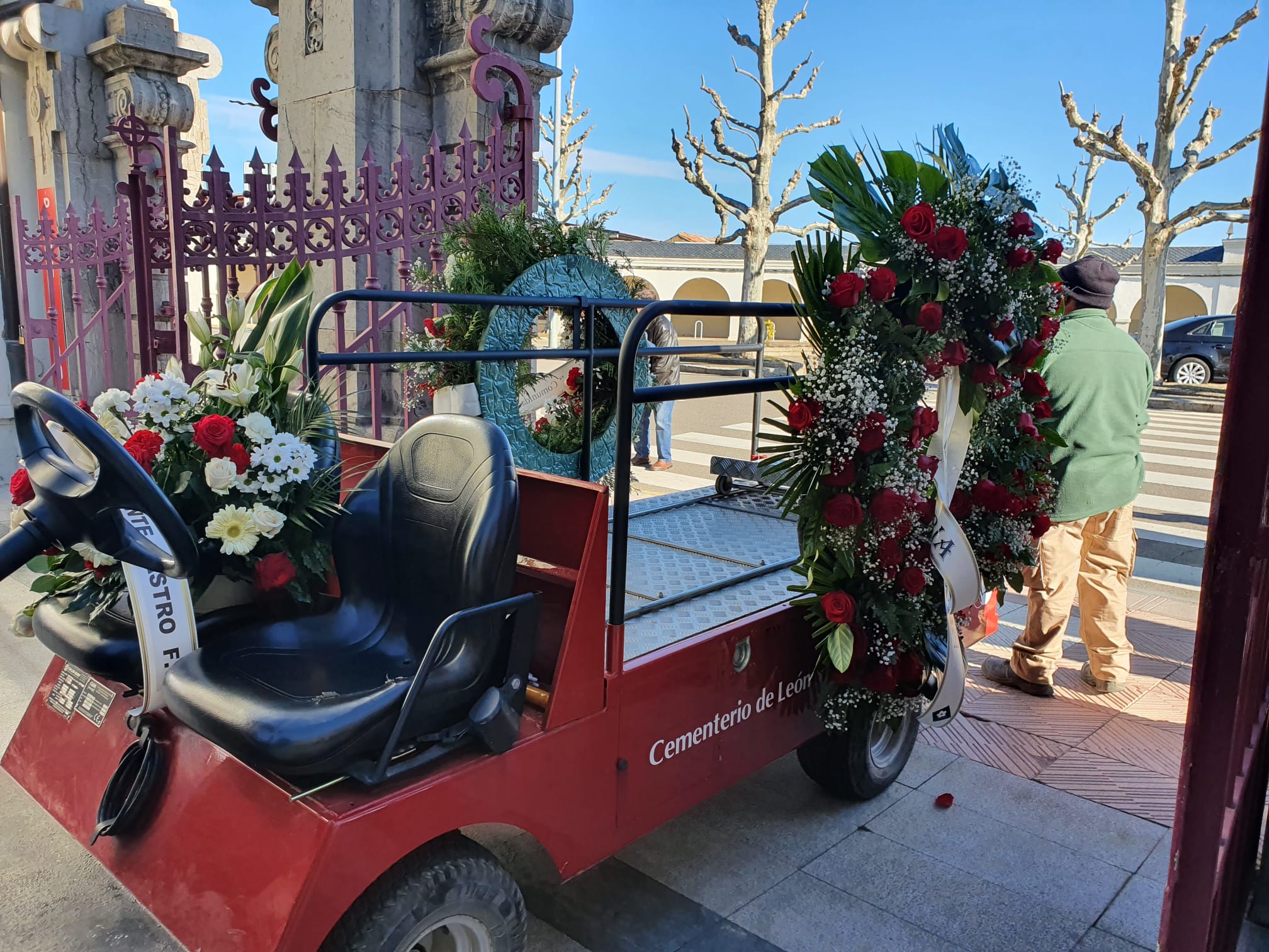 El leonés Saturnino de la Fuente, el hombre más longevo del mundo, ha sido enterrado en el cementerio de León.