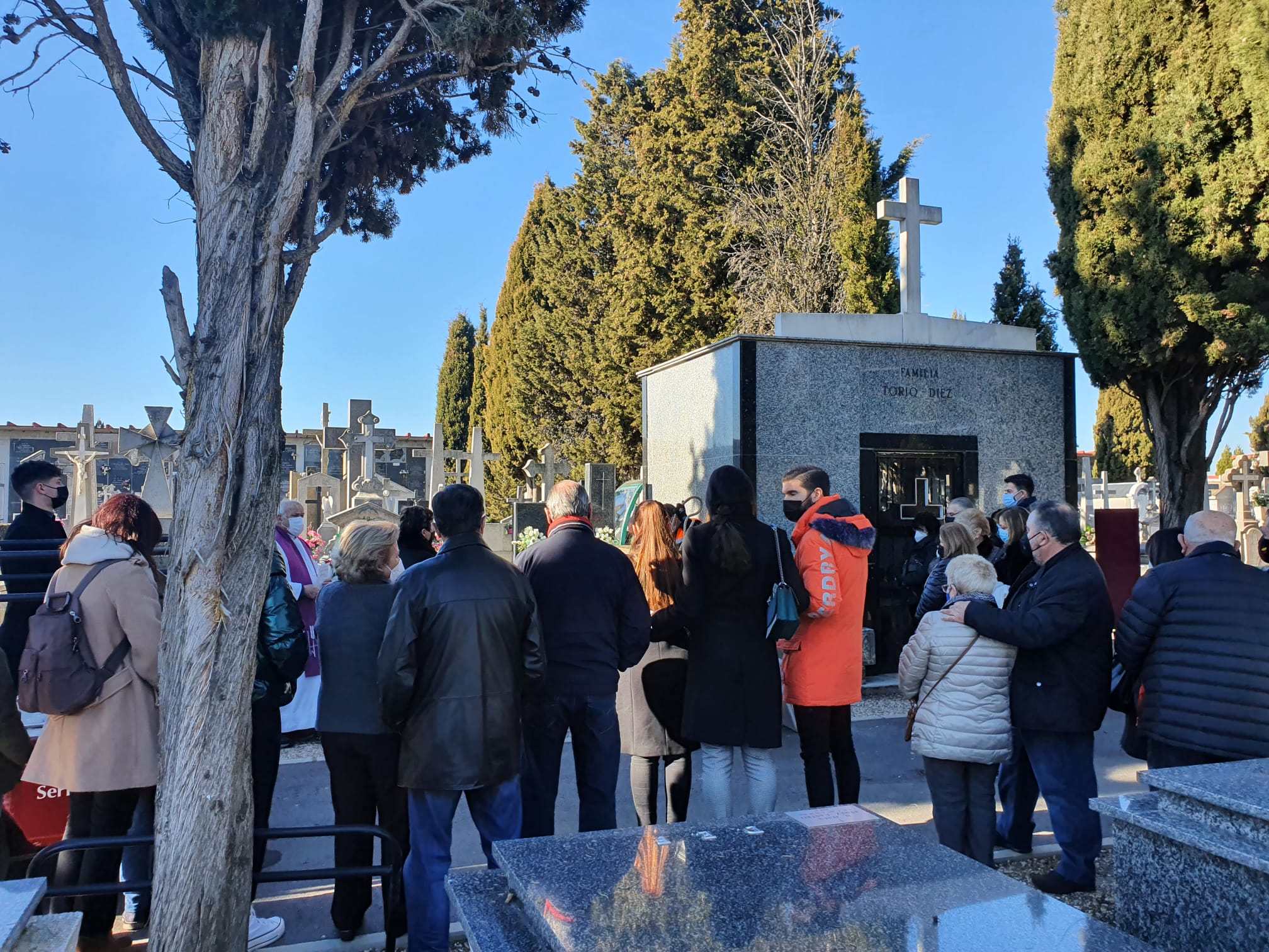 El leonés Saturnino de la Fuente, el hombre más longevo del mundo, ha sido enterrado en el cementerio de León.