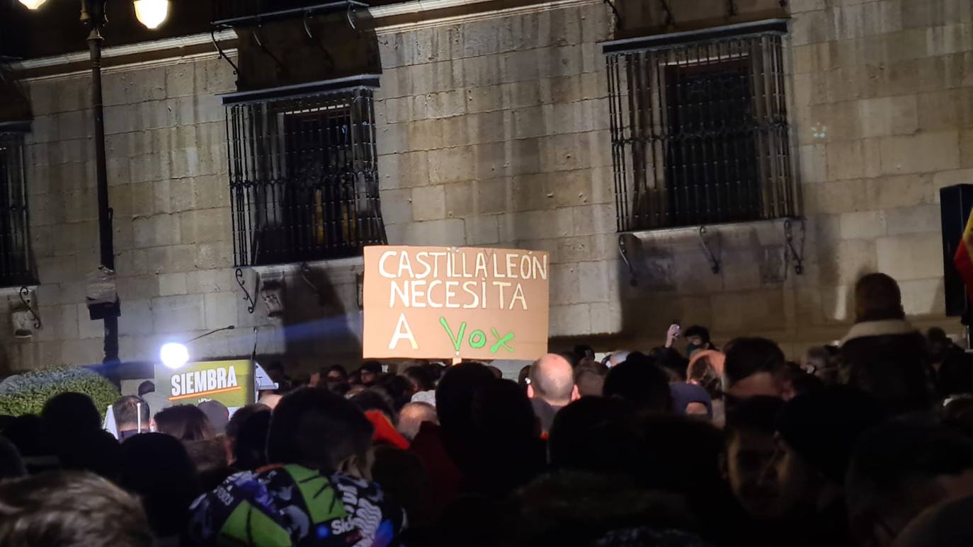 La formación cuenta con su líder, Santiago Abascal, en la presentación de su candidato a la Junta.