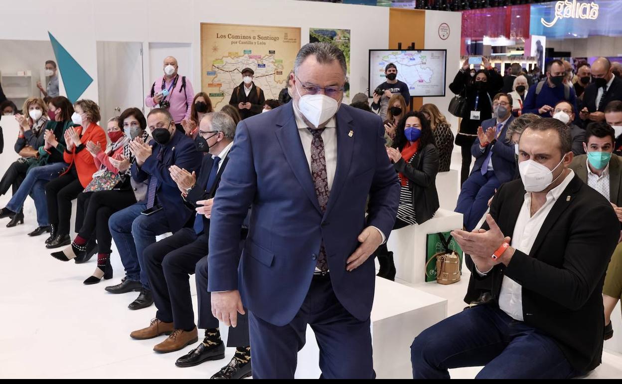 Eduardo Morán acompañado de otros representantes políticos de la provincia presenta la oferta turística de León en Fitur.