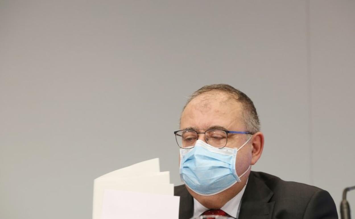 El consejero de Sanidad, Alejandro Vázquez, que este jueves ha cumplido un mes en el puesto, destaca que todas las provincias están por debajo de '1' en tasa de transmisión y la incidencia acumulada cae.