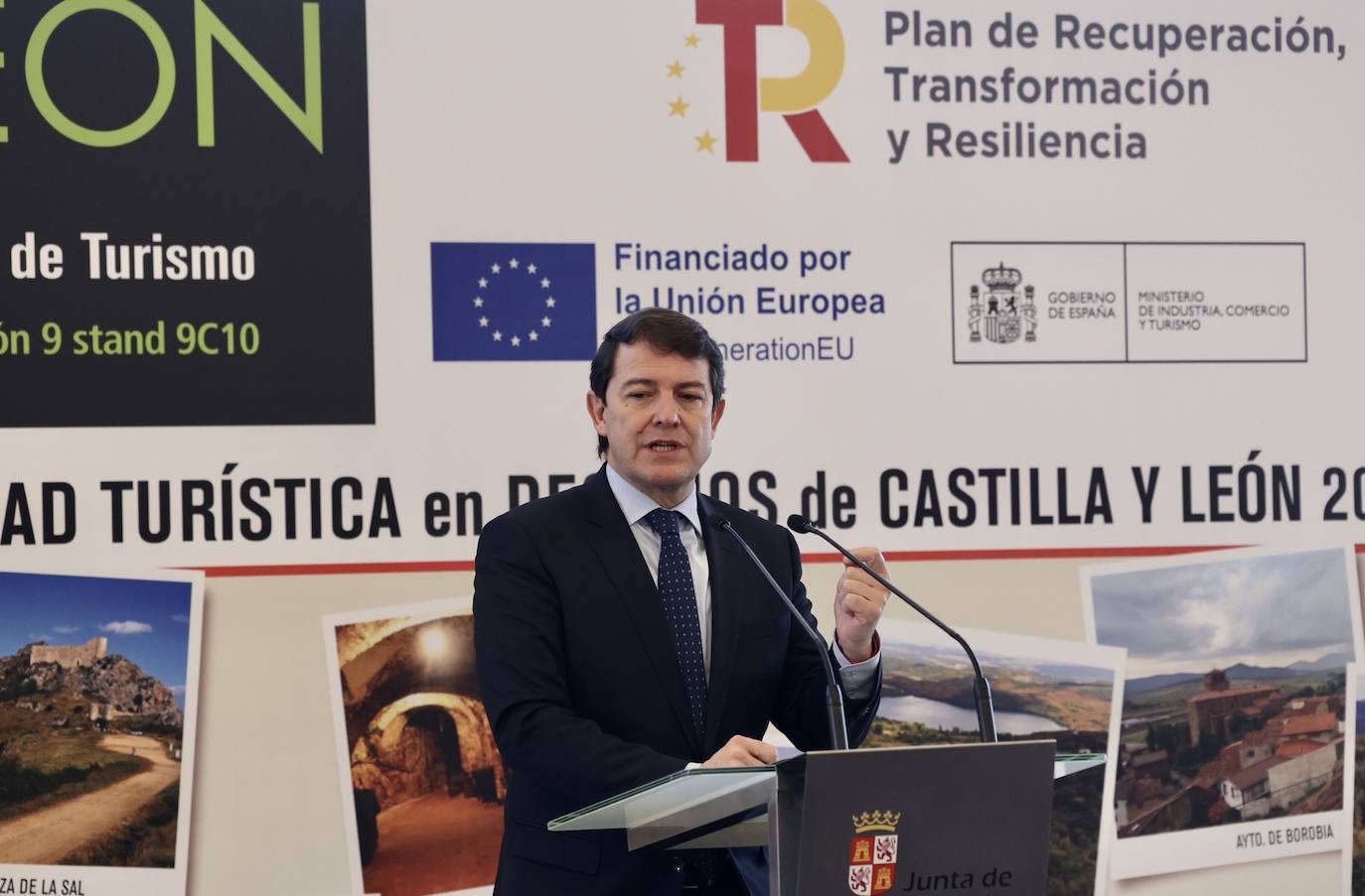 El presidente de la Junta de Castilla y León, Alfonso Fernández Mañueco, mantiene un encuentro con responsables municipales sobre los Planes de Sostenibilidad Turística en destinos de Castilla y León.