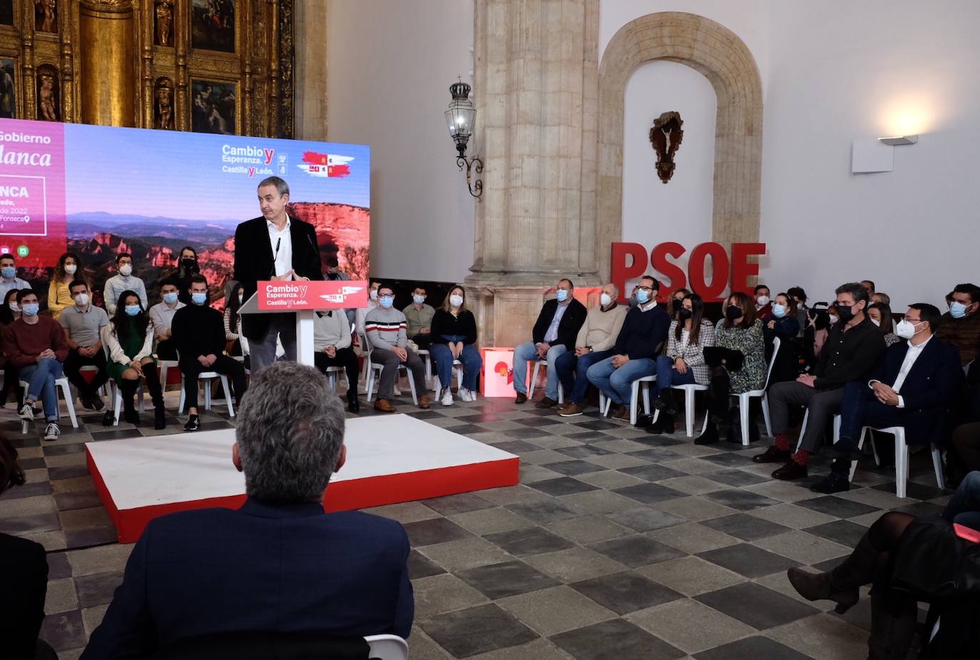 El expresidente del gobierno, José Luis Rodríguez Zapatero y el candidato a la presidencia de la Junta de Castilla y León, Luis Tudanca, participan en la clausura de la Escuela de Gobierno del PSCyL en Salamanca.
