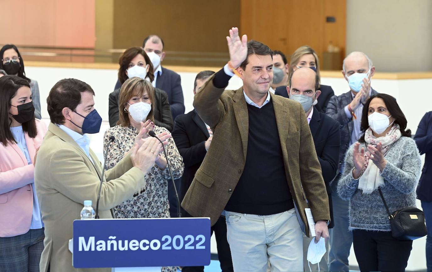 El candidato del Partido Popular de Castilla y León a las elecciones autonómicas del 13 de febrero, Alfonso Fernández Mañueco, clausura en Burgos el acto de presentación de todos los candidatos que integran las listas de las 9 provincias, de cara al 13F.