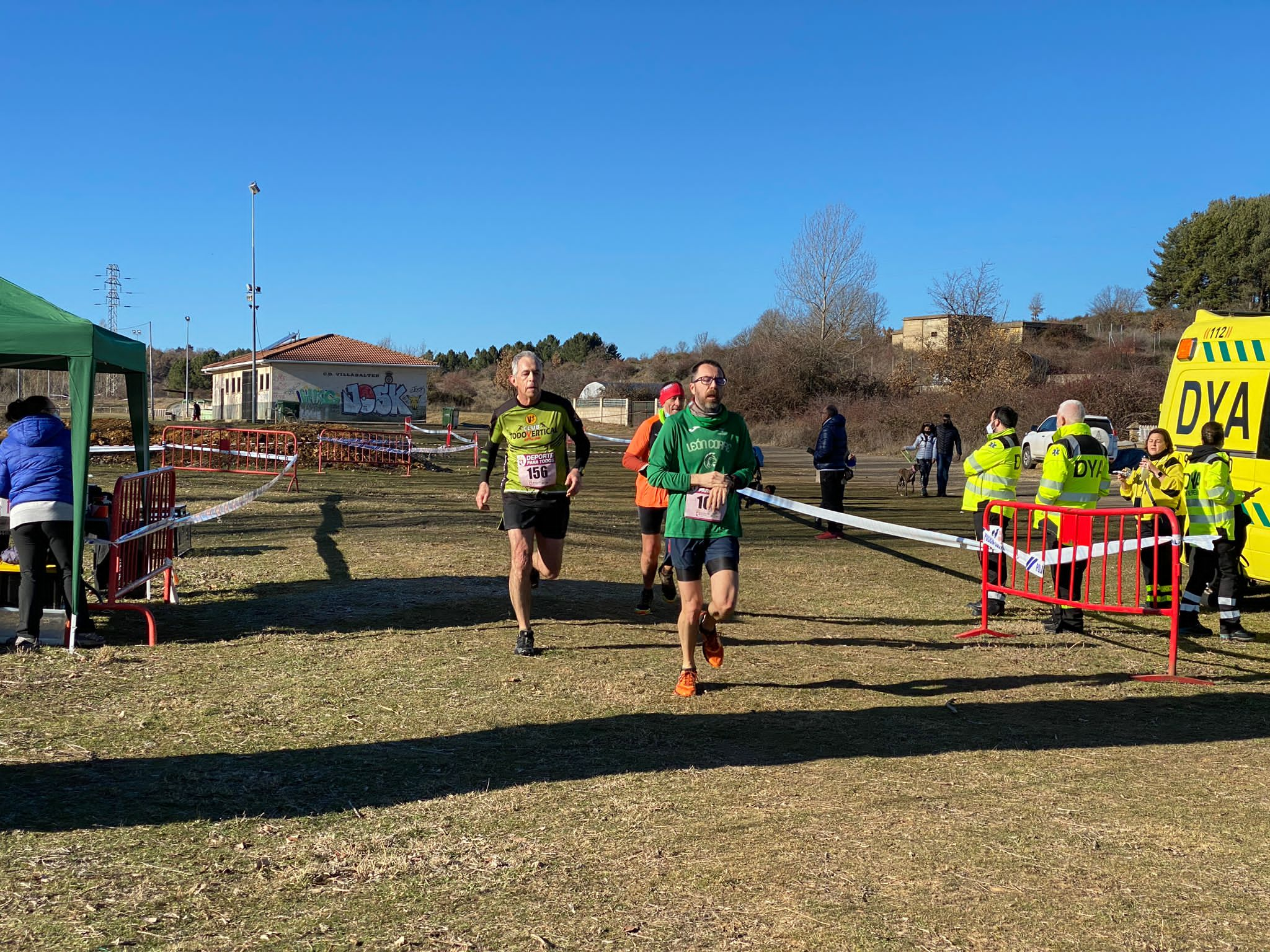 Jorge García Villacorta y Mónica Aller triunfan en el Cross de Villabalter