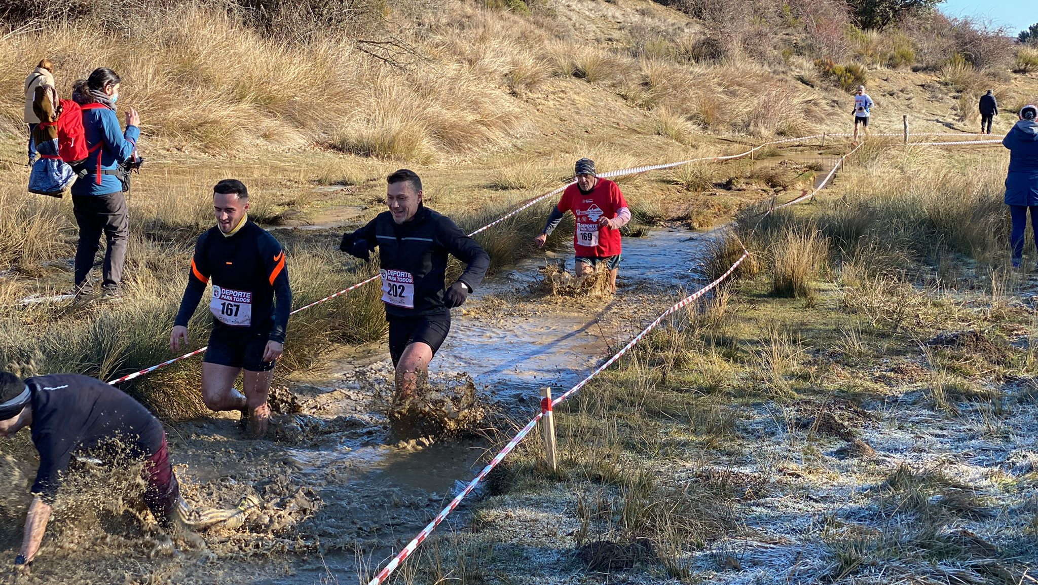 Jorge García Villacorta y Mónica Aller triunfan en el Cross de Villabalter