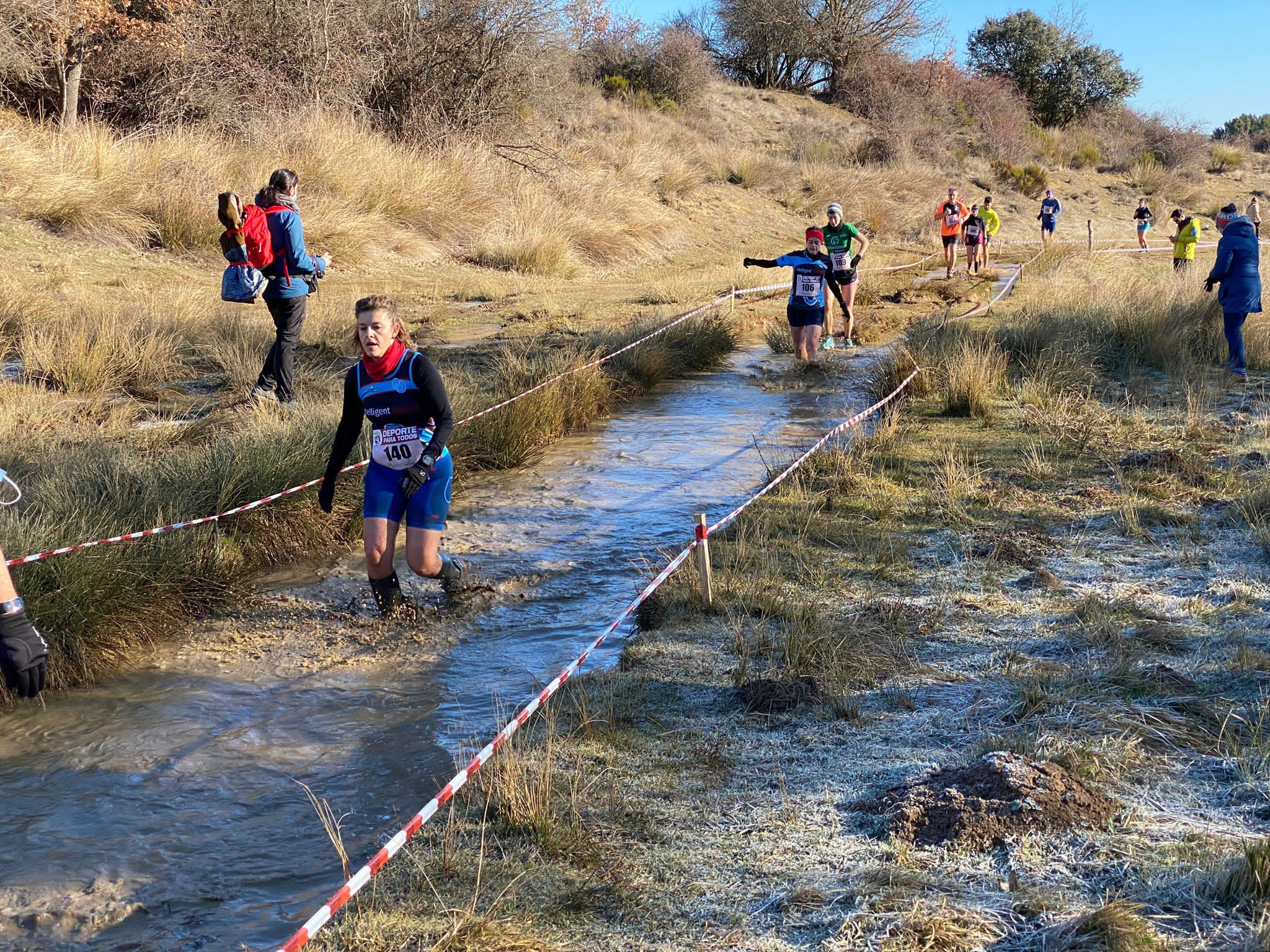 Jorge García Villacorta y Mónica Aller triunfan en el Cross de Villabalter