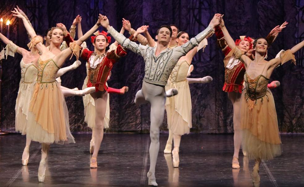 Los bailarines de la compañía de Ballet Imperial Ruso durante su representación en el Auditorio este domingo.