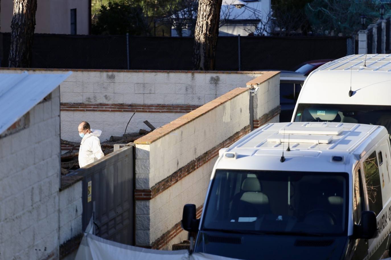 El detenido por la desaparición de Esther López estaba preparando su huida, según los investigadores. La Guardia Civil registra «de forma minuciosa» la vivienda del detenido en la noche de sábado por su presunta implicación en la desaparición de la joven de Traspinedo (Valladolid) Esther López de la Rosa. 