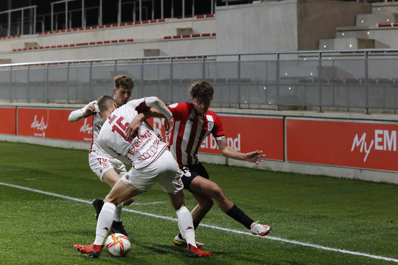 Los leoneses suman su primer triunfo a domicilio del curso con goles de Castañeda y Rodri