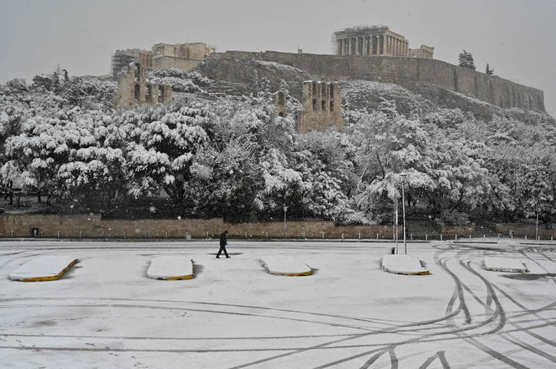 Fotos: La Acrópolis de Atenas, bajo la nieve