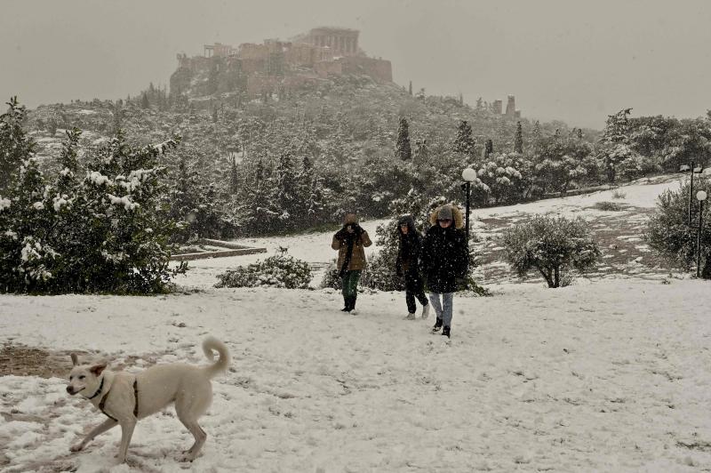 Fotos: La Acrópolis de Atenas, bajo la nieve